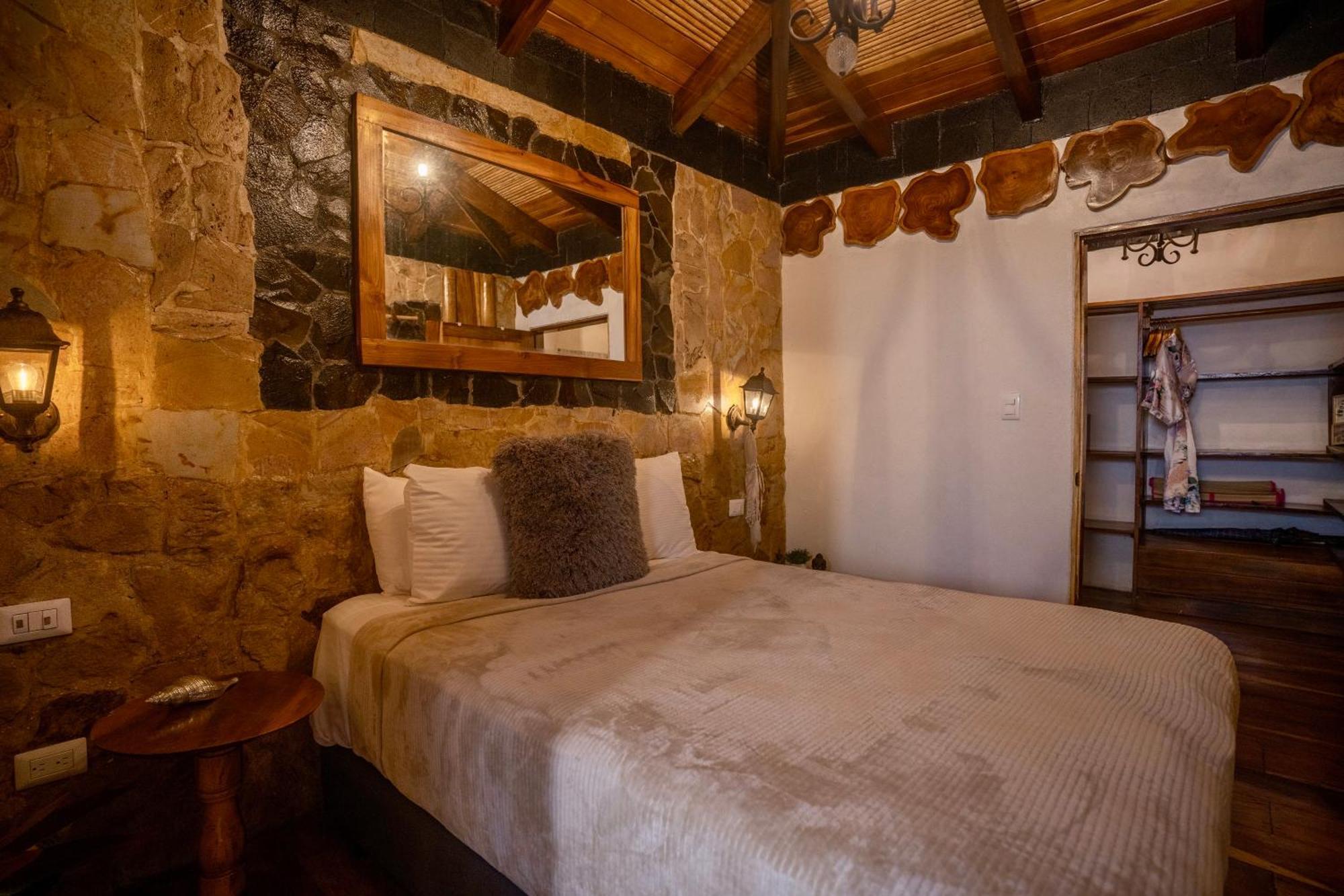 Ocho Artisan Bungalows (Adults Only) Tamarindo Exterior photo