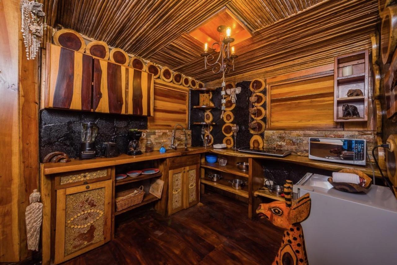 Ocho Artisan Bungalows (Adults Only) Tamarindo Exterior photo