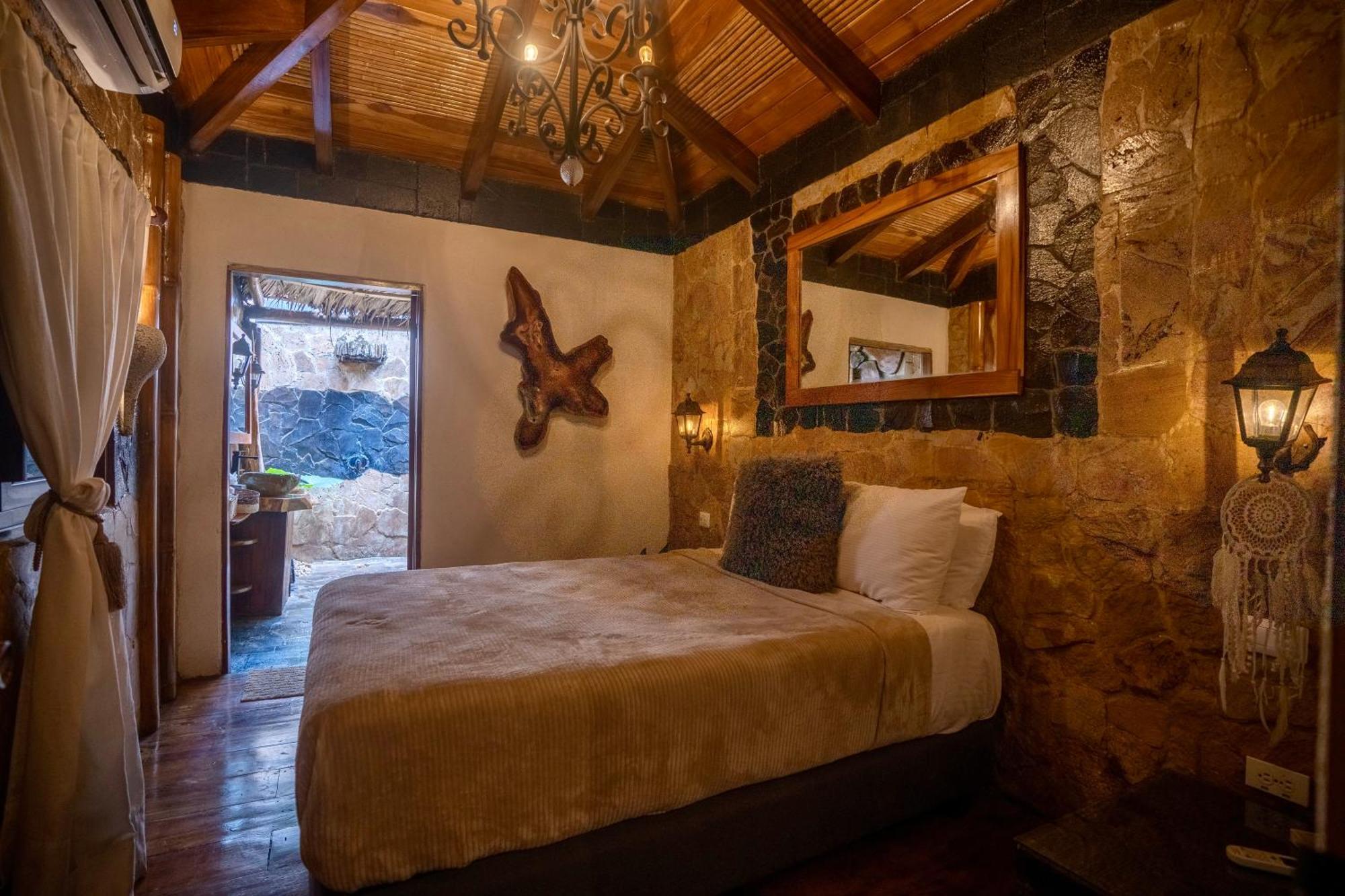 Ocho Artisan Bungalows (Adults Only) Tamarindo Exterior photo