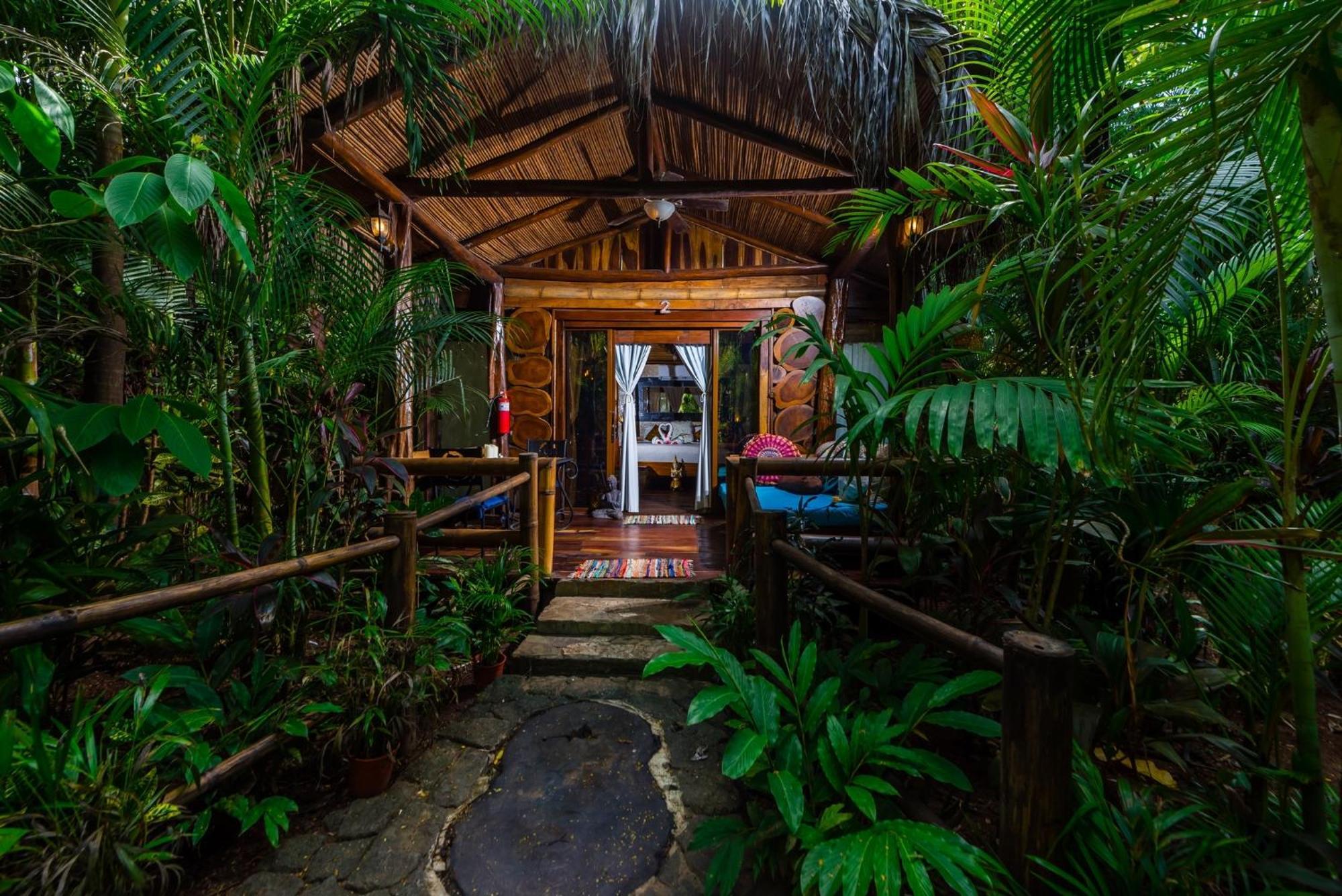 Ocho Artisan Bungalows (Adults Only) Tamarindo Exterior photo
